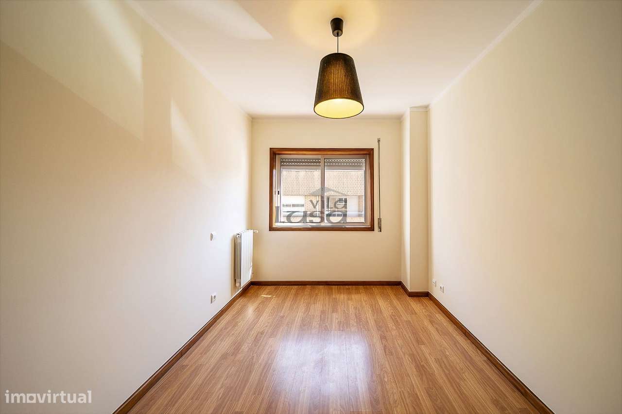 T2 em Seixezelo V.N. de Gaia. com lugar de garagem e arrumos.-21