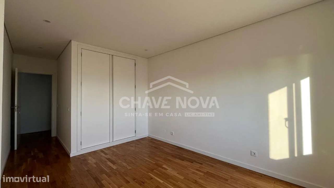 T2+1 Renovado na Madalena | Último Piso com Vista Mar e Box Privativa-15