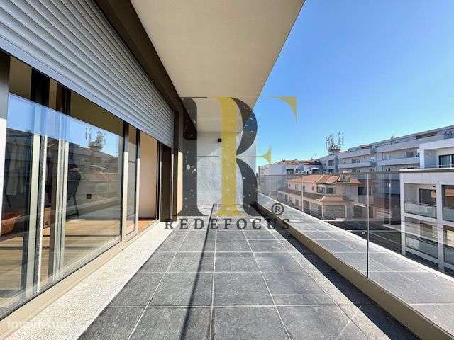 Moradia T4 de Luxo com Piscina e Jardim em Esmoriz-44