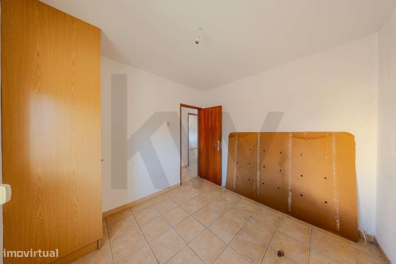 Moradia Bi-Familiar + 2 Anexos Habitáveis na Sobreda Caparica-21