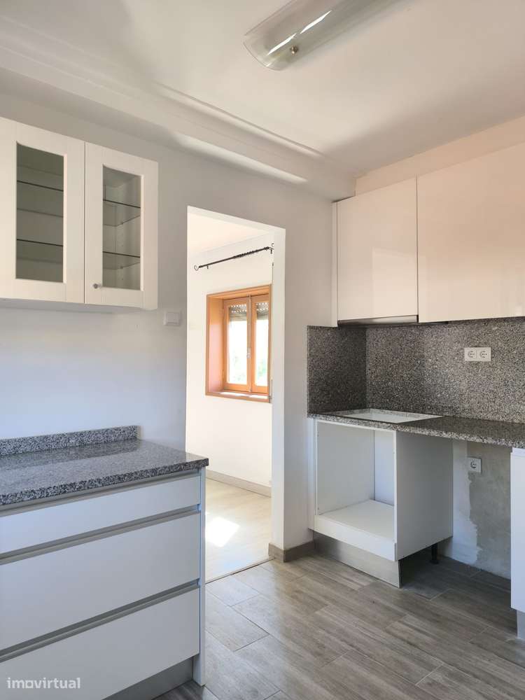 Casa T2 em Quintinha com 4 Casas em Porto Campanhã-2