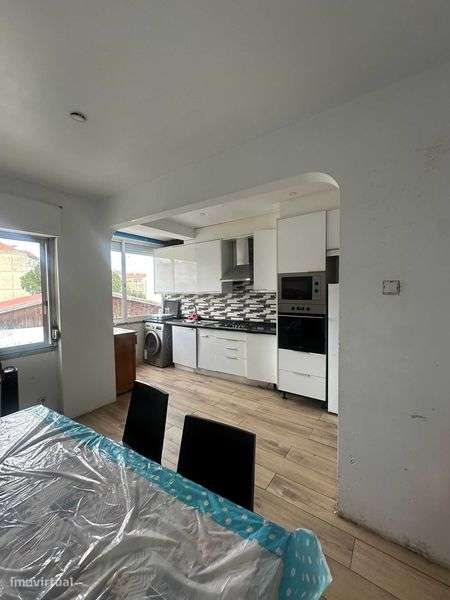 Apartamento T4 espaçoso e luminoso na Amadora - 109m² - Grande imagem: 3/12