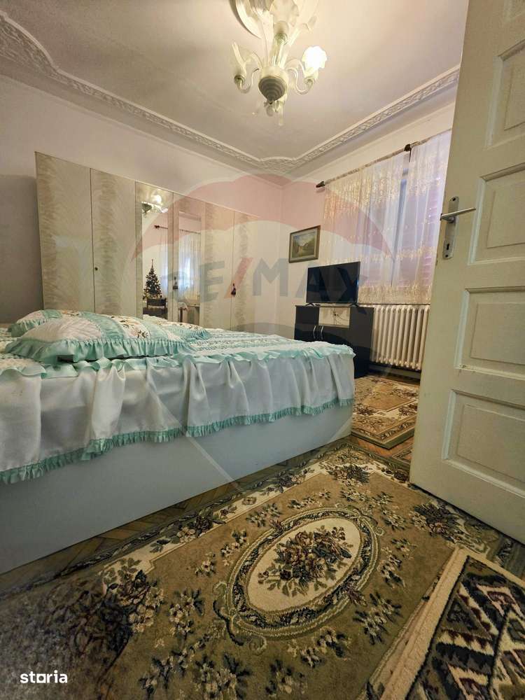 Casa cu 5 camere de vanzare in centrul orasului Talmaciu-14