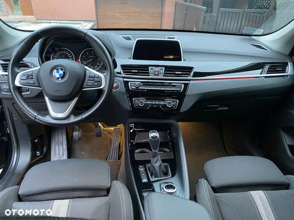 BMW X1 xDrive18d Sport Line - 7