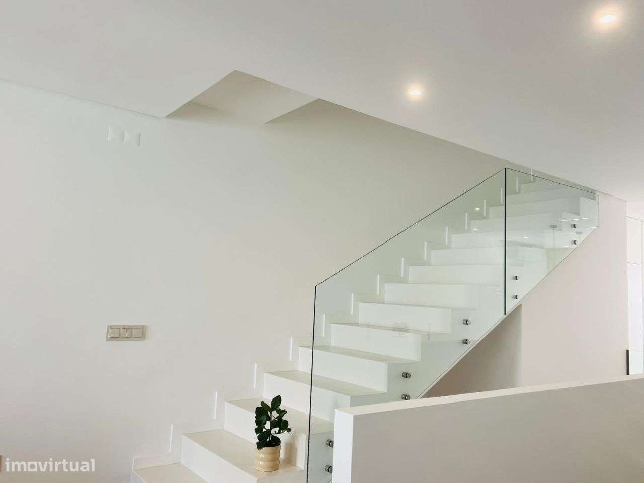 Moradia T4 com garagem baixa de Faro-20