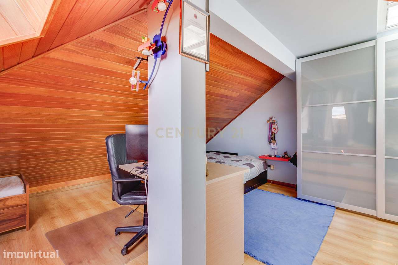 Moradia de Prestígio com 277m² | Garagem | Energia Solar | Feijó, Alma-22