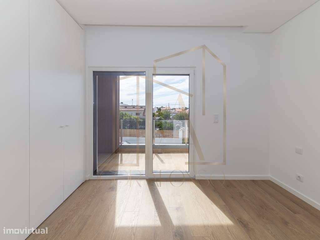 Moradia Geminada T3 com Suíte e Ótimo Espaço Exterior-27