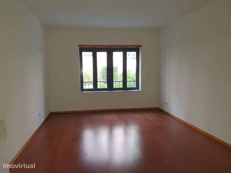 Apartamento T2 em Oliveira do Douro | Excelente localização - Grande imagem: 2/10