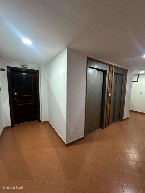 Apartamento T2 Completamente Remodelado - Centro Ericeira-30