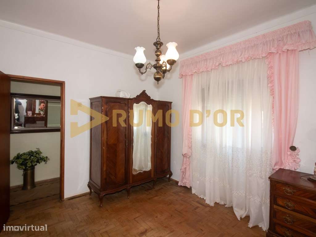 2 Moradias T3 para Recuperar em Penafirme da Ventosa, Alenquer-16