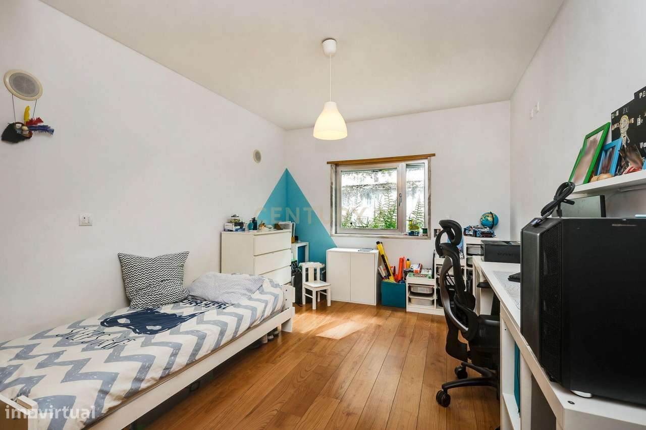 Apartamento T3 com vista panorâmica sobre o Jamor em condomínio fechad-16