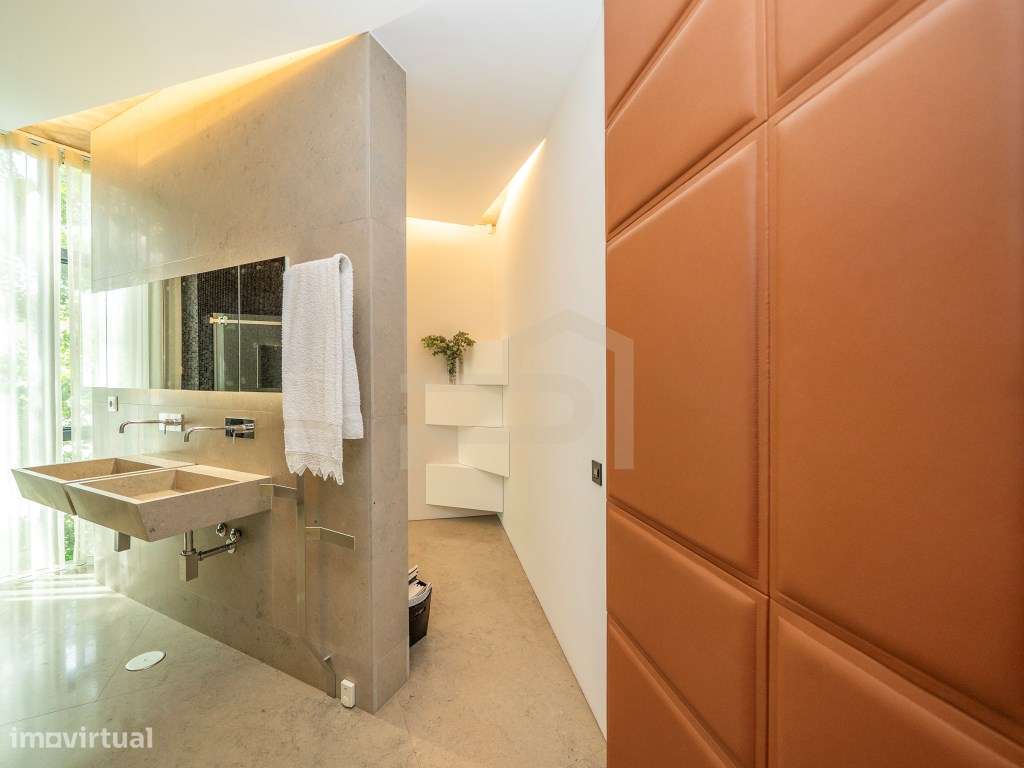 Exclusiva Moradia de Luxo com Design Contemporâneo-33