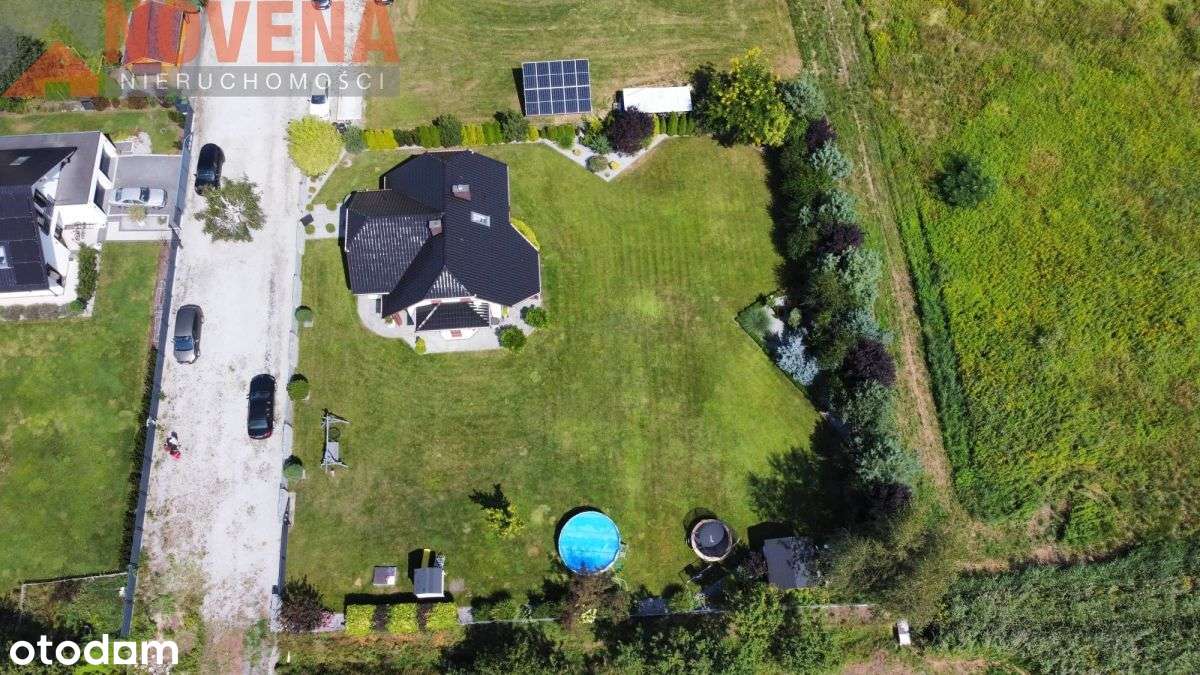 Dom piętrowy na dużej działce przy bocznej ulicy - Pełny obrazek: 4/20