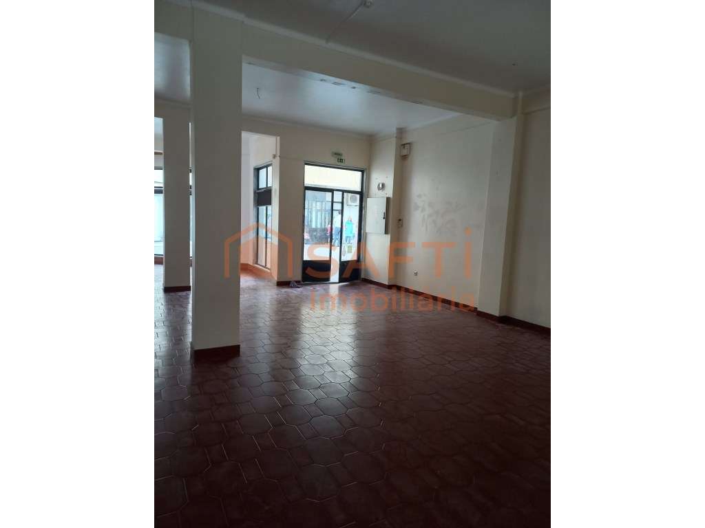 Arrenda-se loja para comércio e serviços - Torres Novas - Grande imagem: 4/7