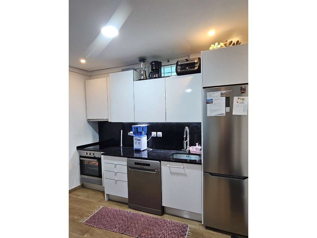 Moradia Remodelada com 4 Assoalhadas, Cacém, Sintra, Lisboa-7