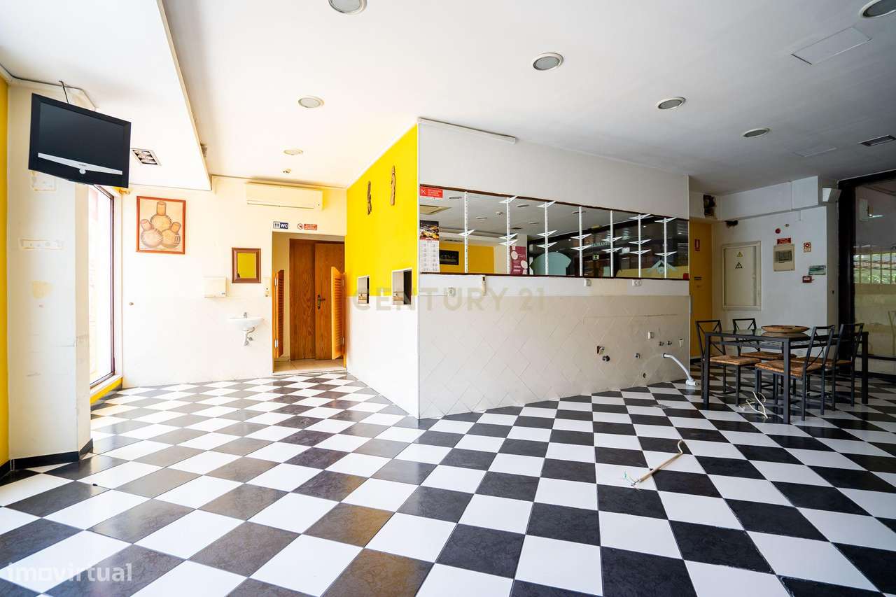 Loja com 95m2 com extração de fumos - Grande imagem: 4/22