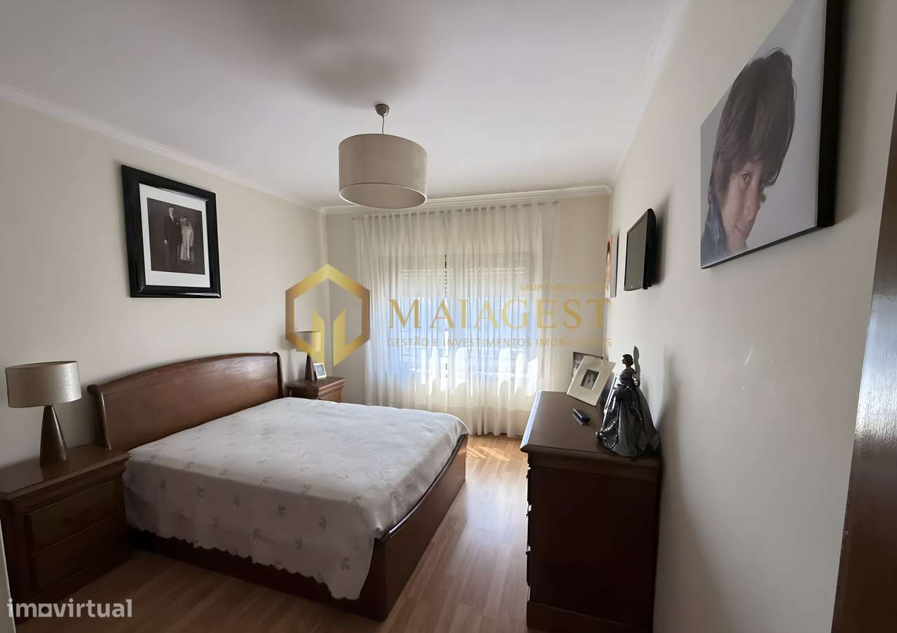 Apartamento T2 Renovado na Madalena com Garagem e Arrumos-20
