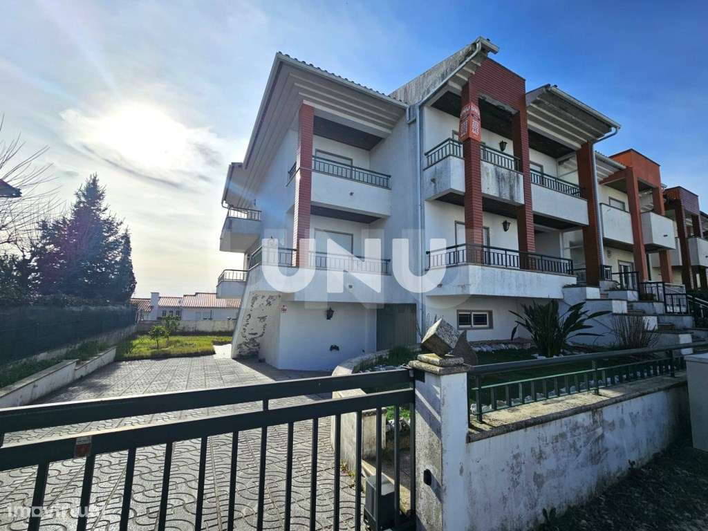 Moradia em Banda T5 - A 5 Minutos do Centro da Cidade de Viseu-1