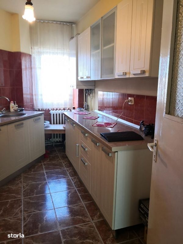 Apartament 4 camere dec, zona Astoria, et. 4, 90mp