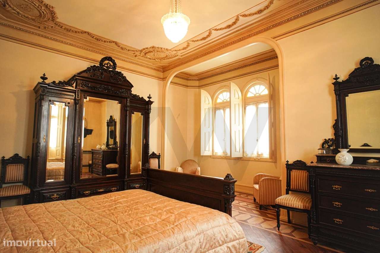 Palacete único dos anos 30 do séc. XX ergue-se no coração de Alcanena-50