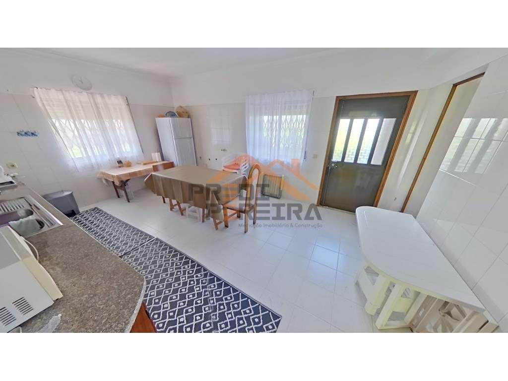 Situada em São João das Lampas, moradia T3 com terreno.-11