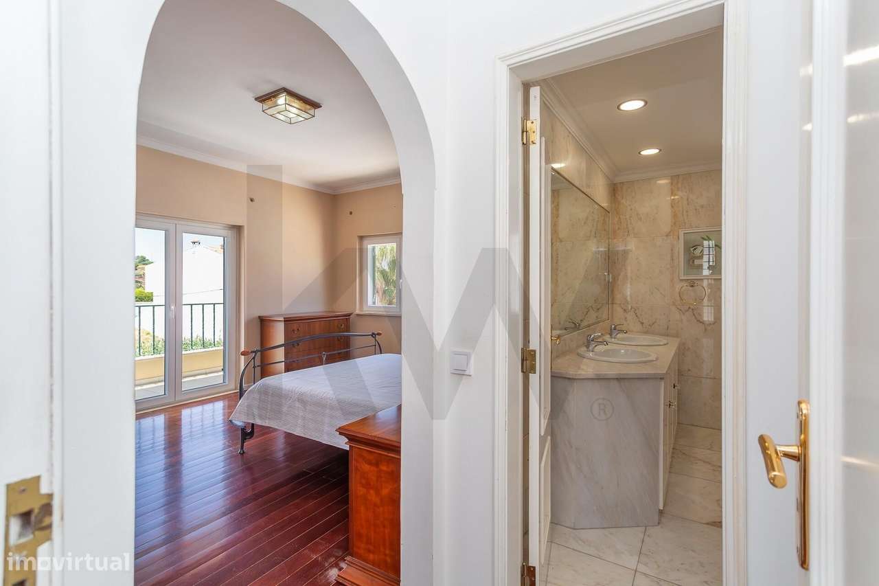 Moradia Isolada | 5 Quartos, Jardim, Garagem para 4 Carros-28