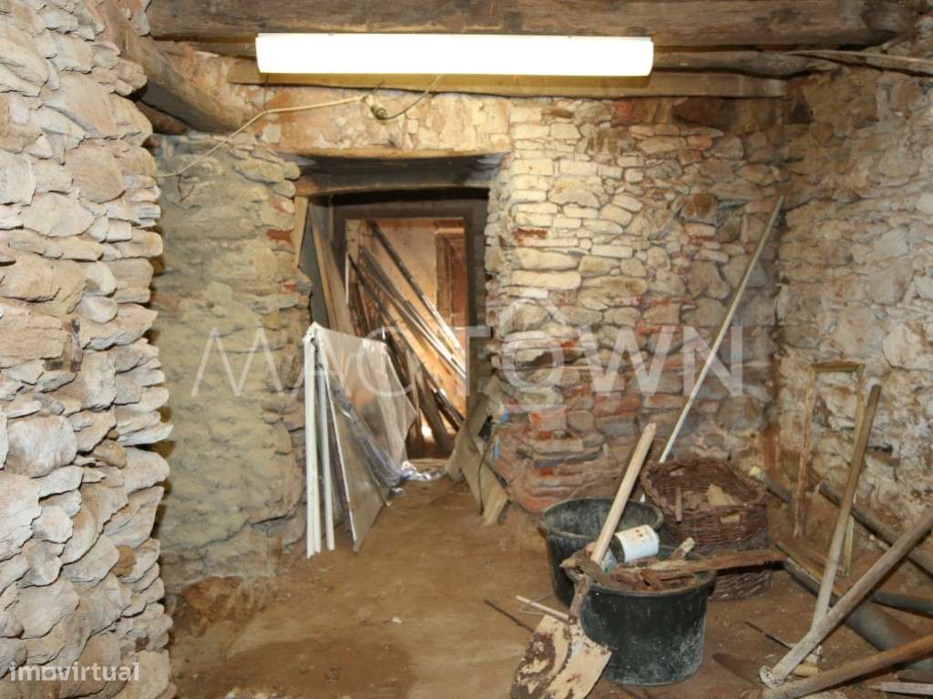 Viva no Centro Histórico numa Moradia Cheia de Caráter-18