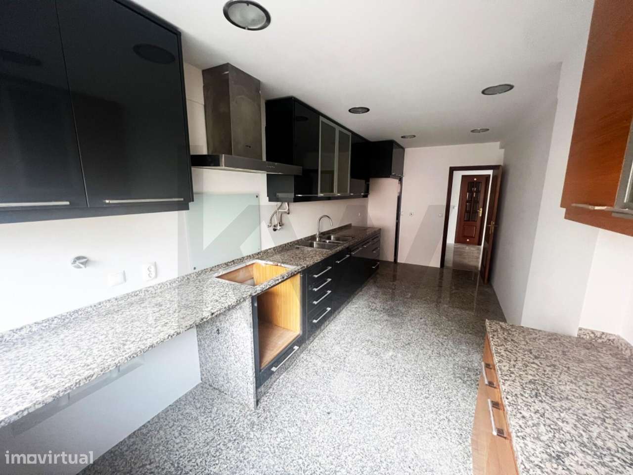 Apartamento t4 à venda , Av. Professor Dr. Egas Moniz I Dr.José Antóni - Grande imagem: 5/27