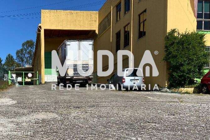 Espaçoso Pavilhão na Zona Industrial de São João da Madeira-17