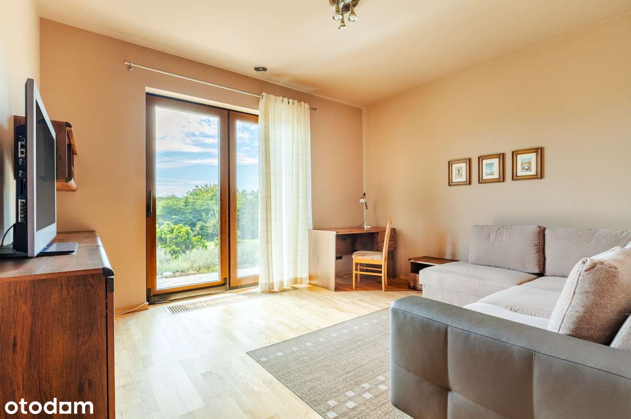 Wolnostojący dom z użytkowym poddaszem i ogrodem-5