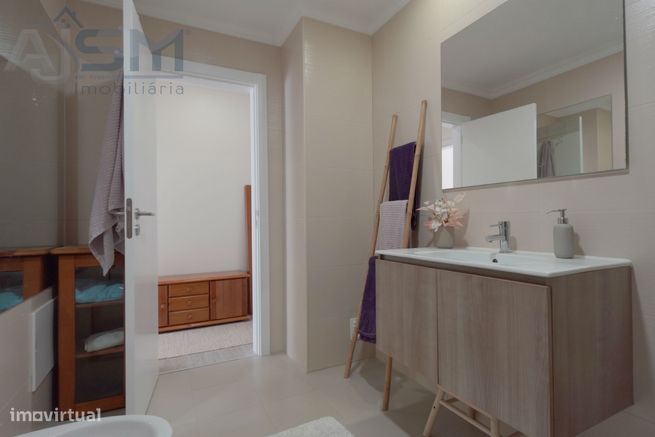 São Domingos de Rana - Apartamento T2 recente com suite e garagem-26