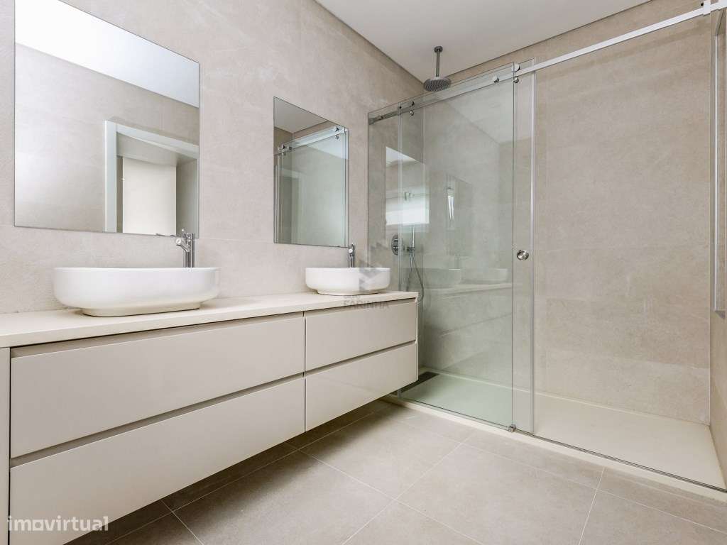 MORADIA T4 NOVA
Famões, moradia independente V4+1 nova com Jardim,...-19