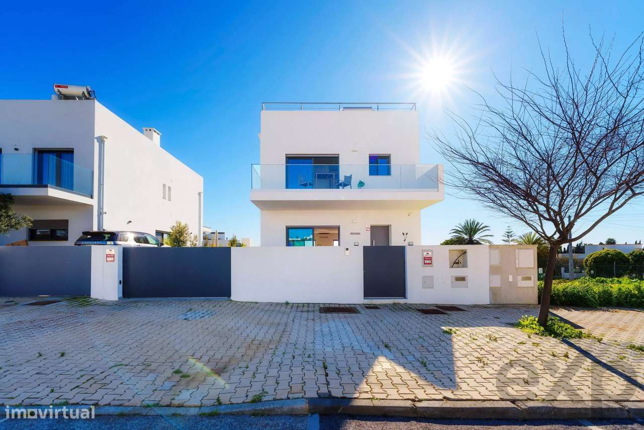 Moradia T3 com Piscina, Terraços e Vista Ria Formosa | Aldeia de Marim - Grande imagem: 4/43