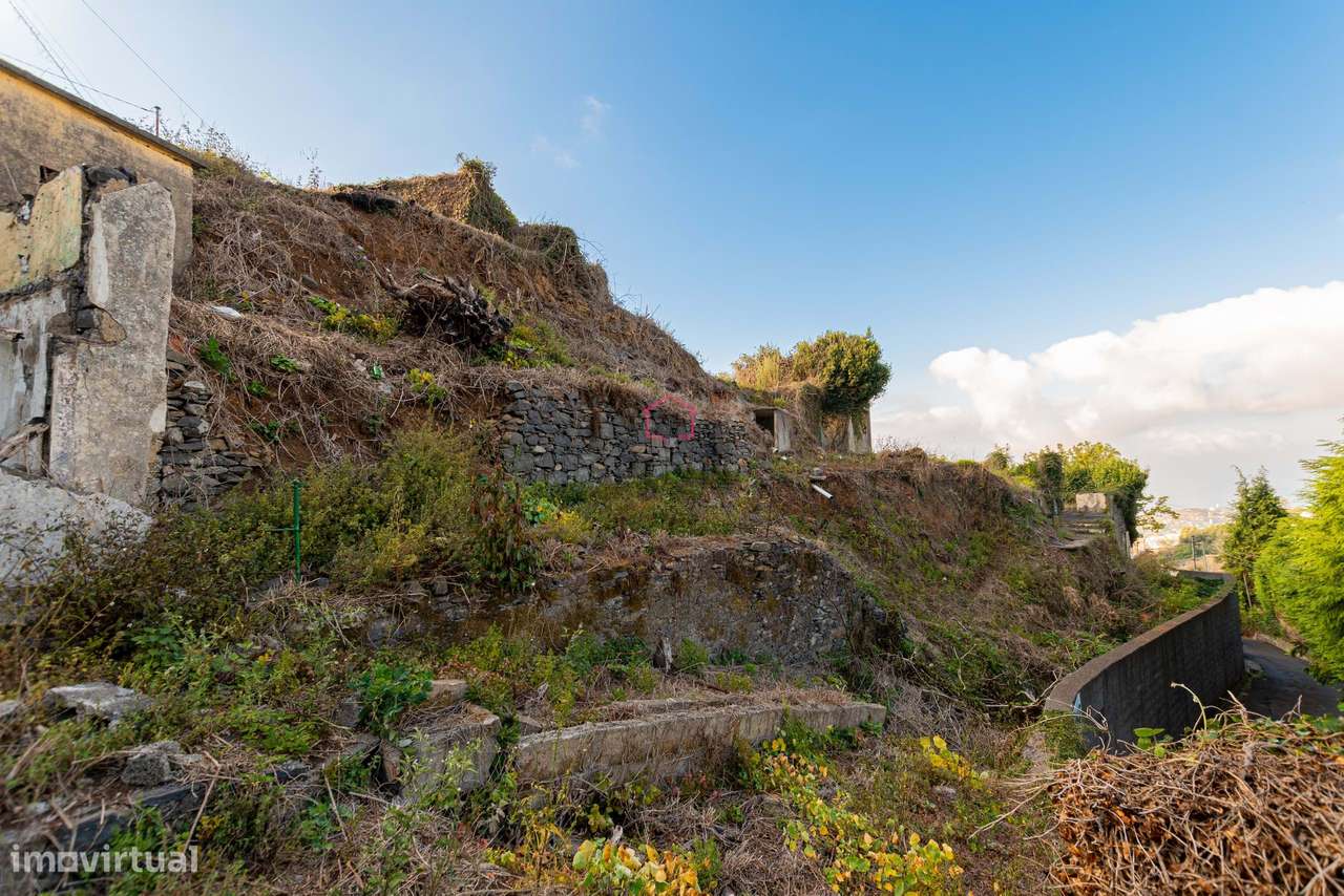 Prédio Misto com Ruínas - Funchal - Grande imagem: 4/17