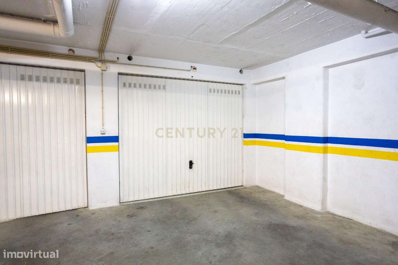 Apartamento T2 na Ribeirada com Garagem e Arrecadação-35