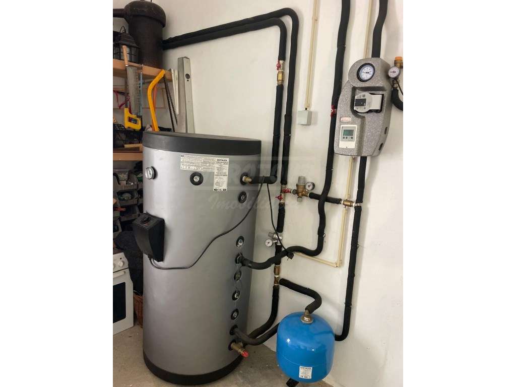 Moradia T4+3 com garagem, terraço e logradouro nas Ermidas-Sado-29