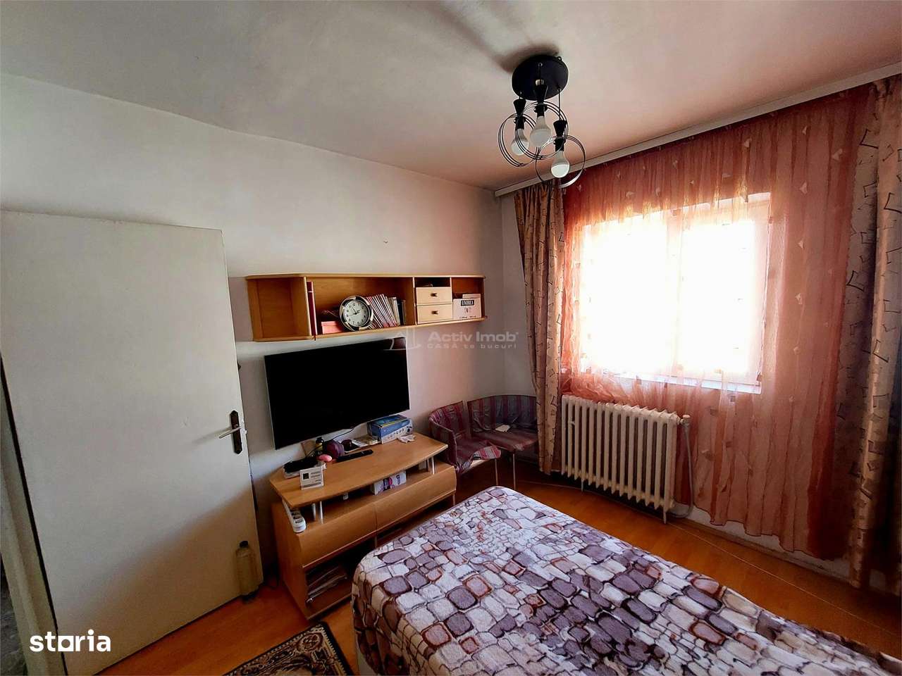 3 camere,decomandat, CENTRU - Str. Victoriei, etaj 3-5