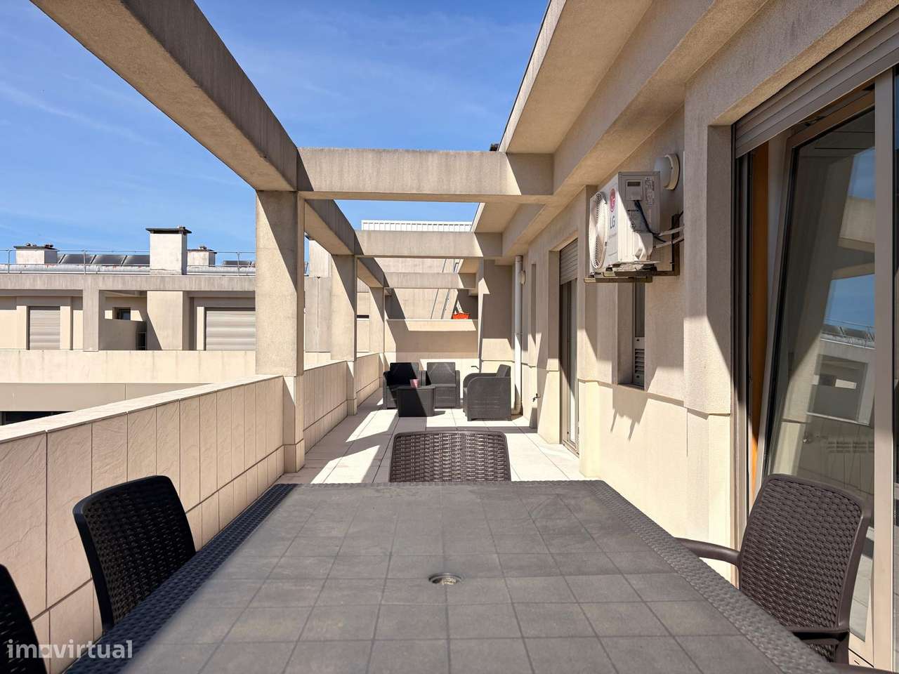 Apartamento T3 (recuado) com 56m2 de terraço, no centro da Trofa-22