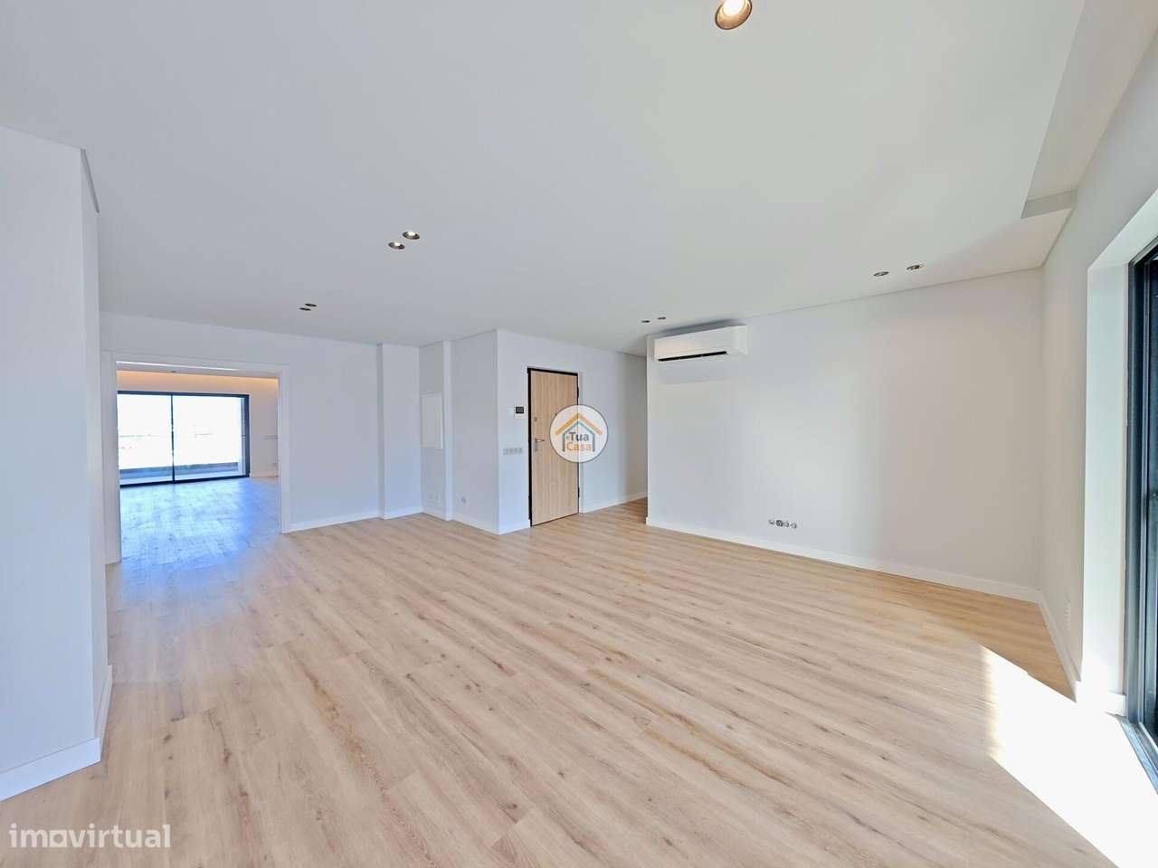 Penthouse de luxo com piscina, elevador privado e vista panorâmica sob - Grande imagem: 3/60