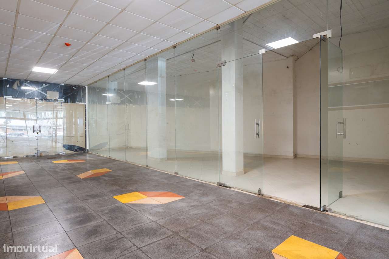 Vende-se Loja em Queijas - Excelente Oportunidade Comercial! - Grande imagem: 4/14