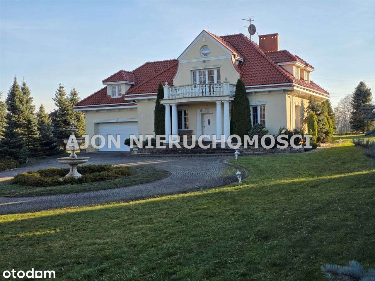 Willa z garażem, Czechowice Dziedzice ul. Zawiła-0