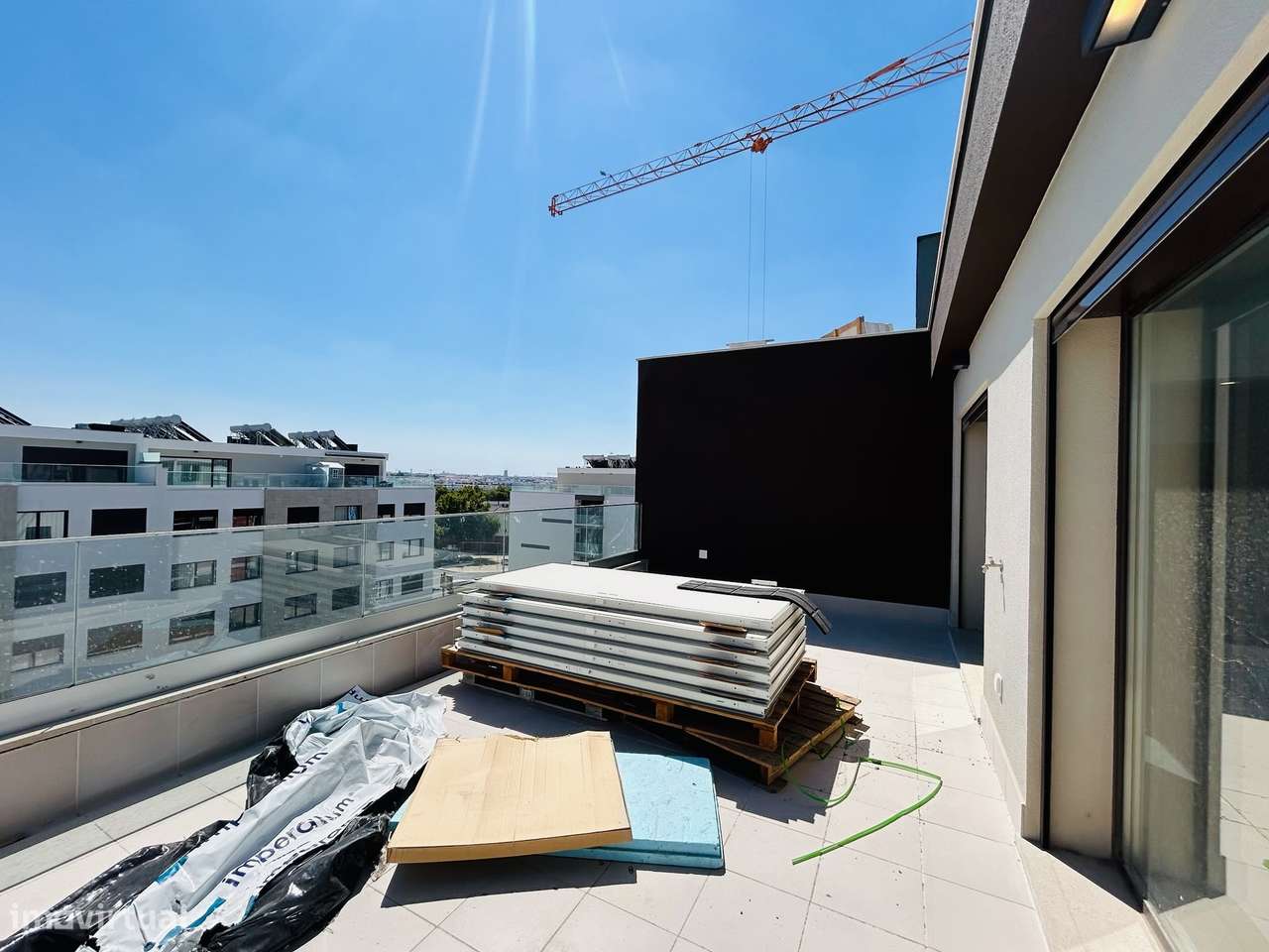 Moderno T4 Duplex com Terraço e Garagem-20