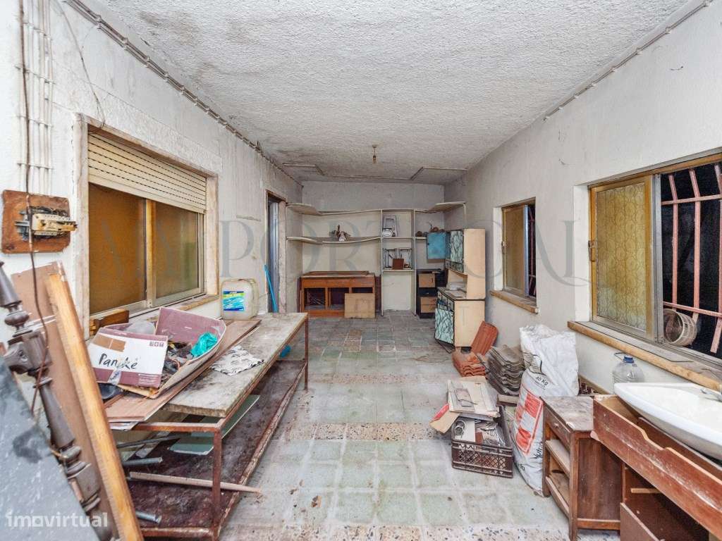 Oportunidade Única de Investimento no Coração Histórico de Trancoso-18