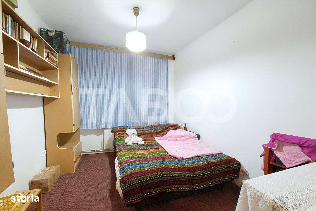 Apartament etaj 1 de vanzare 3 camere 2 bai balcon pivnita Cisnadie - Imagine principală: 5/15