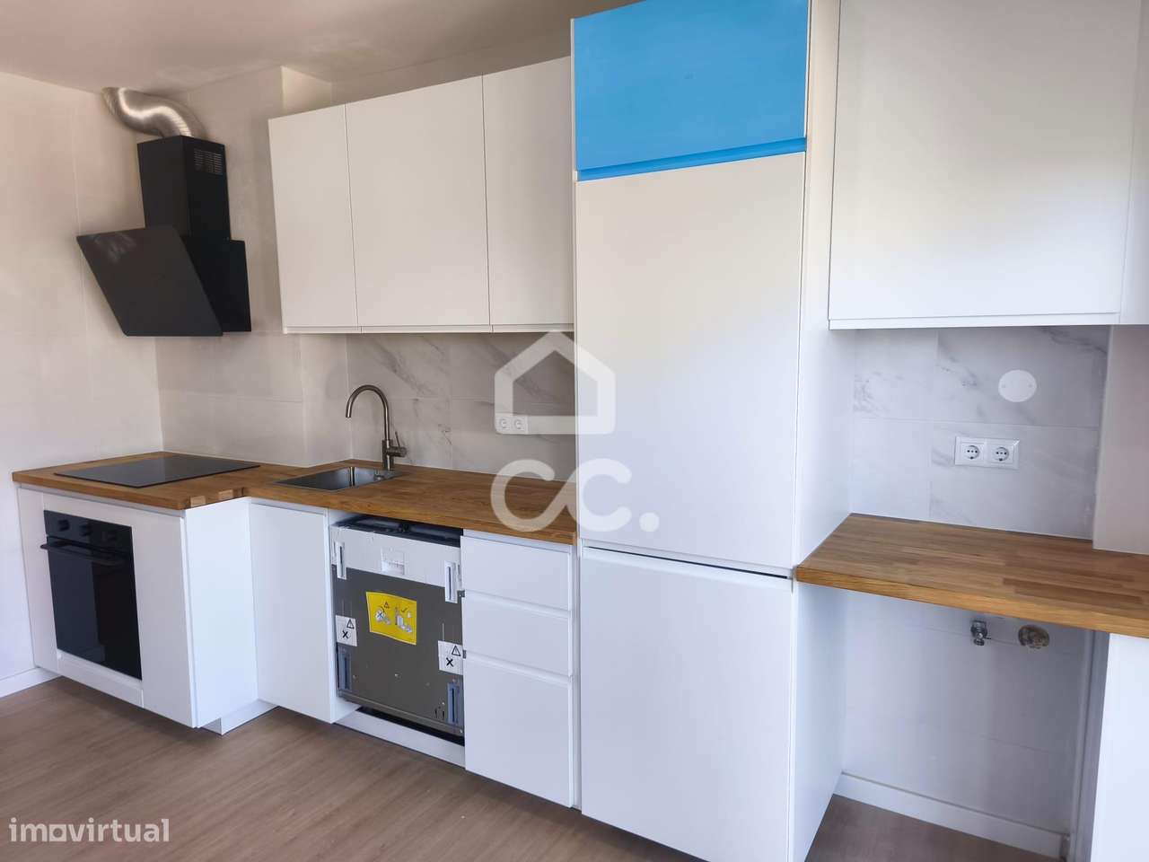 T3 Renovado com 3 Varandas na Amadora-22