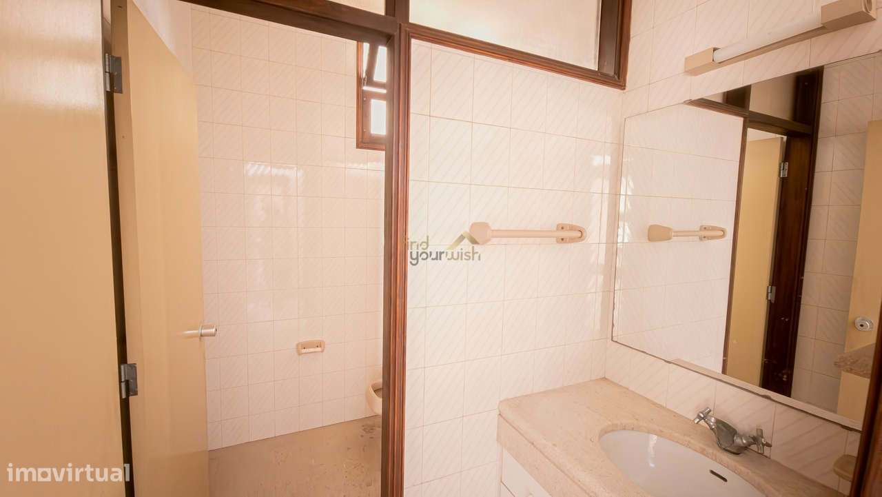 Armazém de cerâmica localizada no centro de Vestiaria.-15