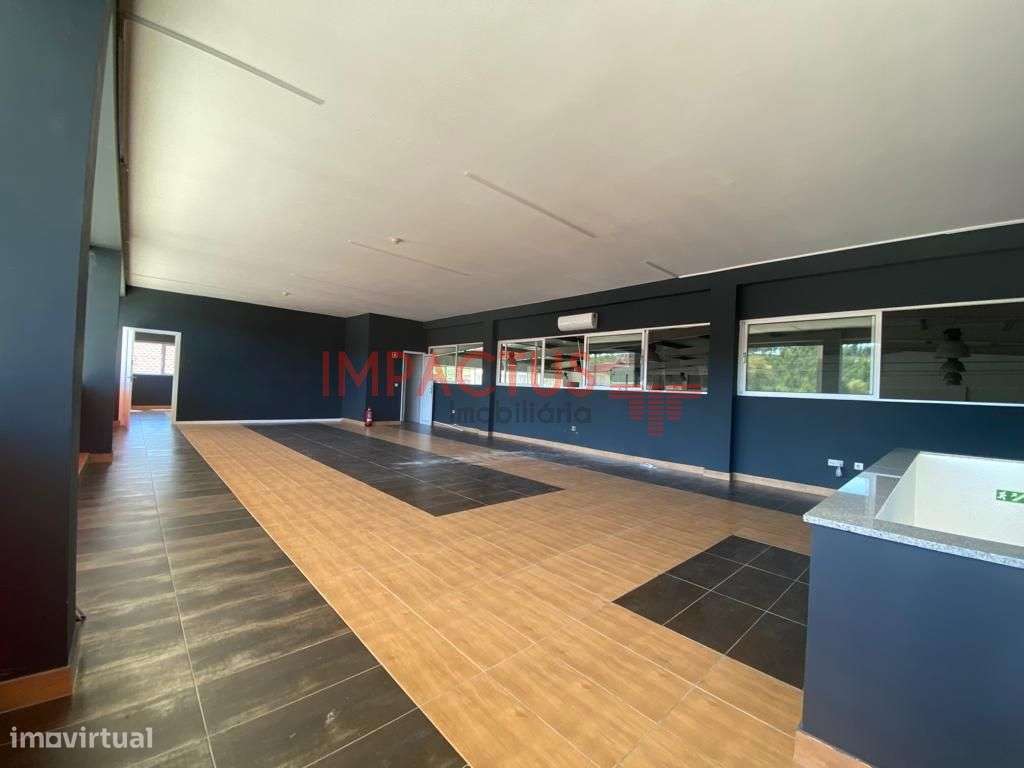 Armazém + 2 lojas de comércio face à N14 na Trofa - Grande imagem: 3/15