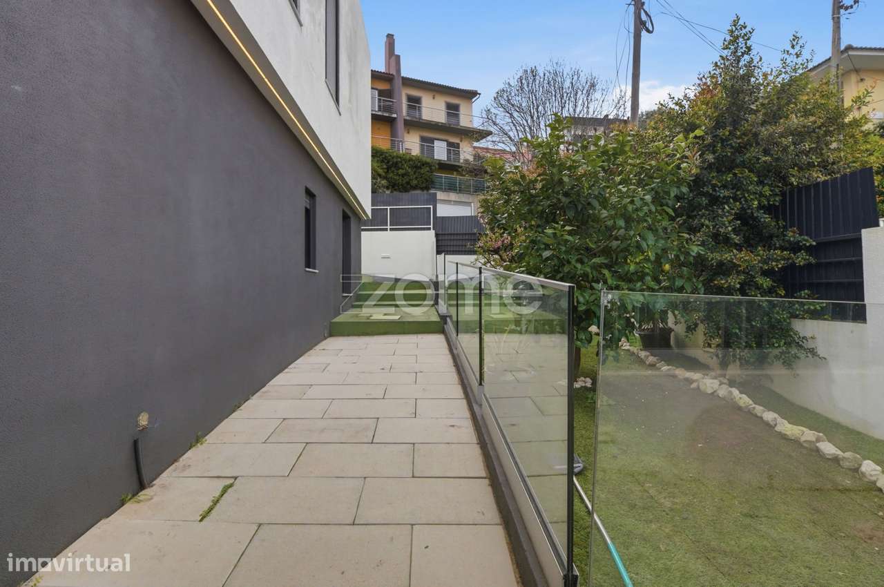 Moradia T5 localizada em Ramada, Odivelas-30
