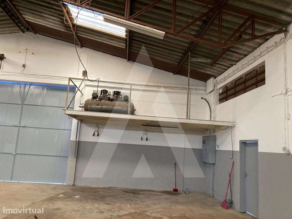Pavilhão industrial com terreno anexo para venda na Palhaça - Grande imagem: 3/16
