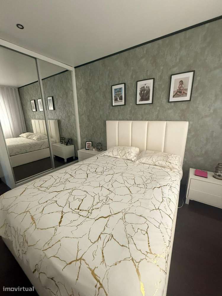 Moradia geminada Bi-Familiar T3 + T1 — Dois espaços...-15